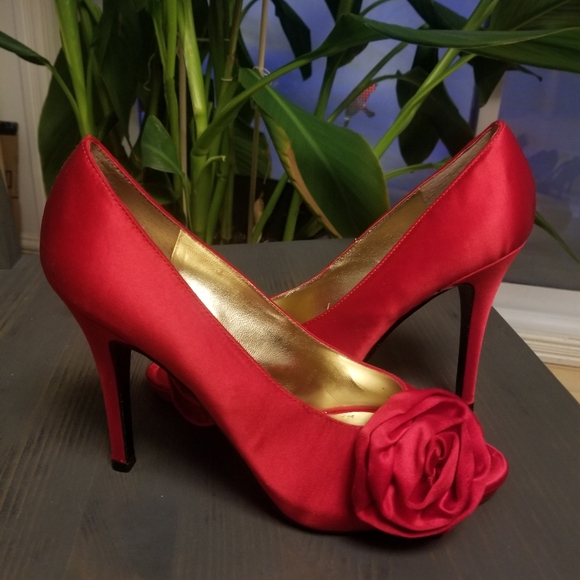 Nine West Size 8M Sexy Red Heals - Picture 3 of 7